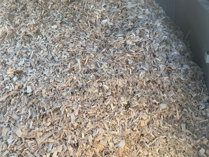 Die Hackschnitzel der Firma Klute sind auf Lager in Warstein-Hirschberg.